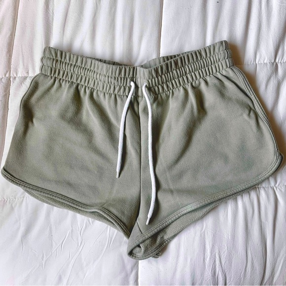 Sunday Best Shorts - Picture 1 of 5